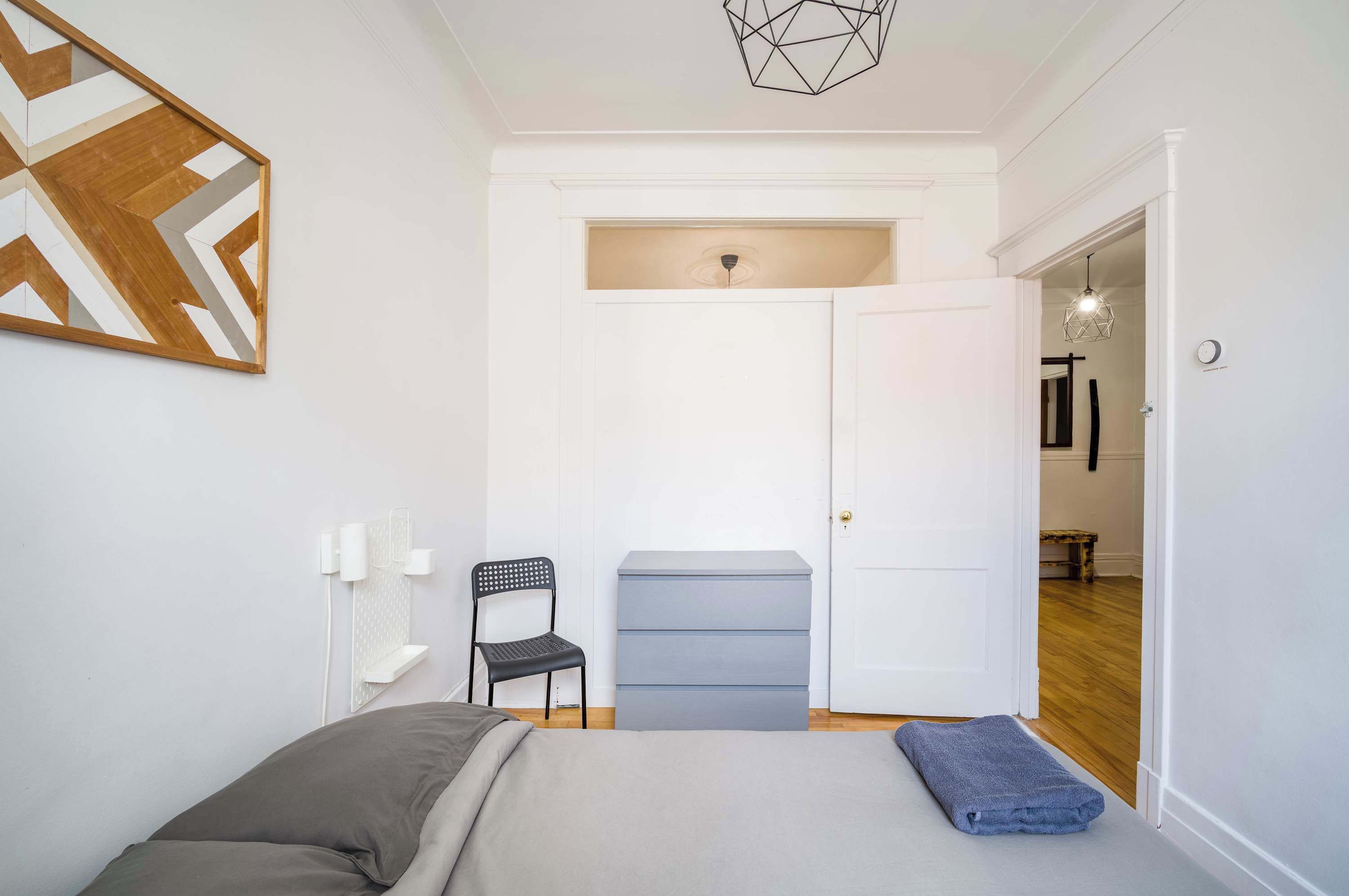 4 habitaciones, tabla de planchar con plancha y wifi gratis 