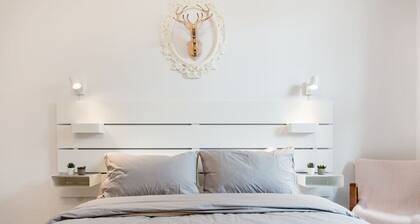 The Olympic 7 | Steps from Stadium, Food Market & Metro!