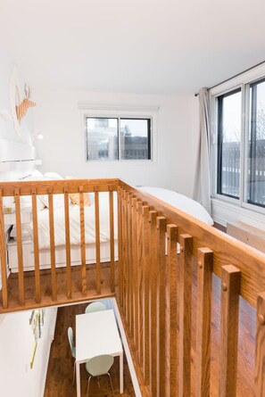 Unclassified image, 5 of 20, button - Charming & Cozy Loft with Rooftop Access & AC (Montréal)