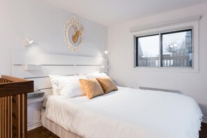 2 bedrooms, iron/ironing board, travel crib, free WiFi