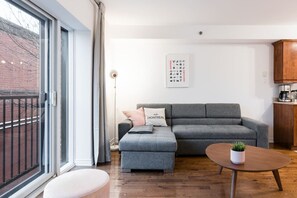 Unclassified image, 3 of 20, button - Charming & Cozy Loft with Rooftop Access & AC (Montréal)