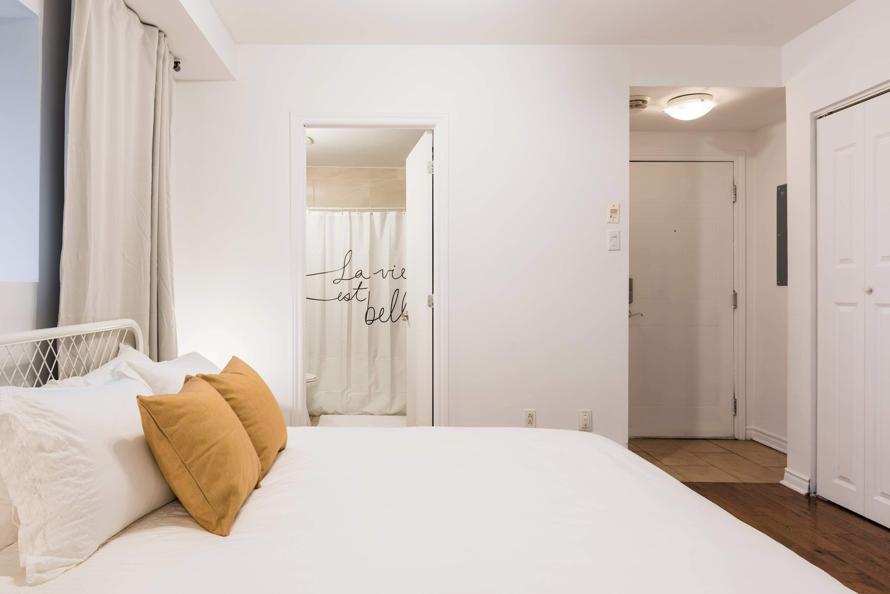 2 bedrooms, iron/ironing board, travel crib, free WiFi