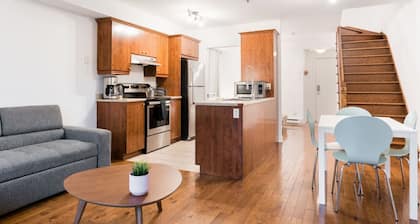 Charming & Cozy Loft with Rooftop Access & AC