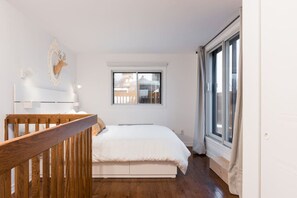 Unclassified image, 3 of 20, button - Charming & Cozy Loft with Rooftop Access & AC (Montréal)
