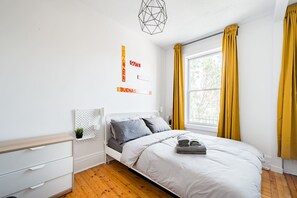 4 bedrooms, desk, iron/ironing board, free WiFi