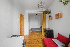 Interior - Large 5BR Home  Ideal for Student Groups (Montréal)