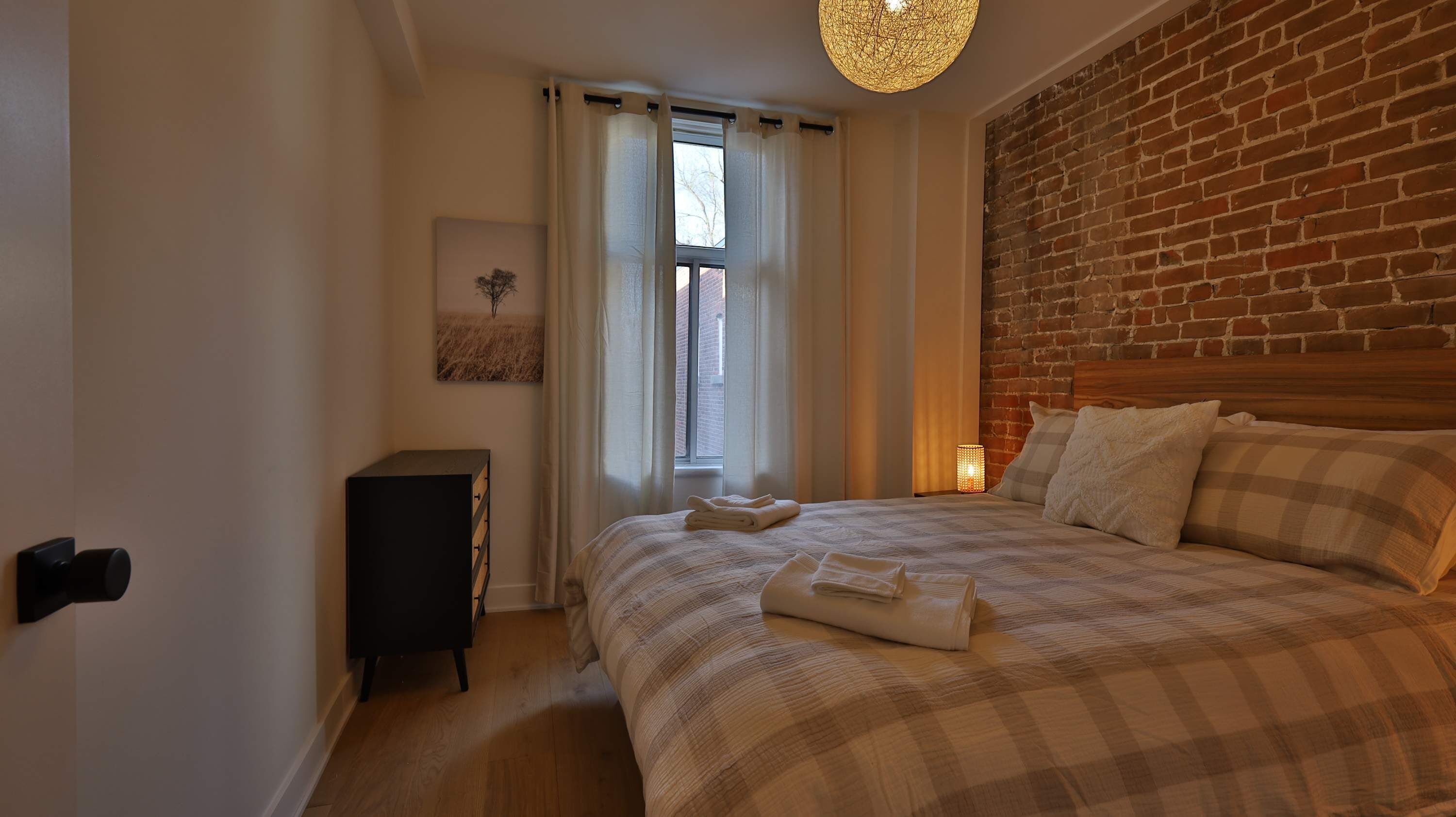 7 bedrooms, travel cot, WiFi, bed sheets