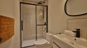 Shower, towels, shampoo