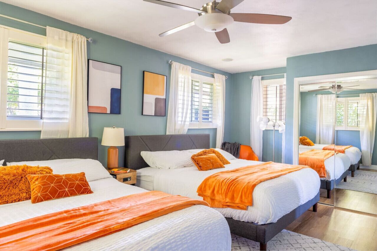 3 bedrooms, desk, iron/ironing board, travel crib