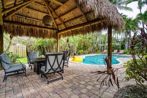 A heated pool - Chic Getaway w/Heated Pool & Short Walk to Beach (Hollywood)