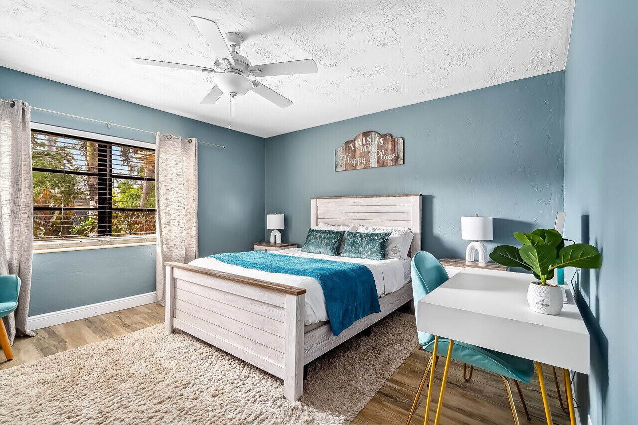 3 bedrooms, desk, iron/ironing board, travel crib