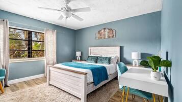 3 bedrooms, desk, iron/ironing board, travel crib