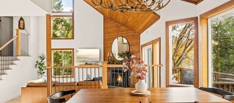 The Fancy Fox - Stunning Retreat With Massive Deck