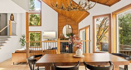 The Fancy Fox - Stunning Retreat With Massive Deck