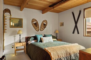 2 bedrooms, desk, iron/ironing board, WiFi