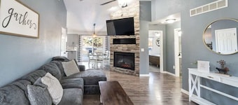 Huge Home, Gym, Game Room, Spa, BBQ, Near I-35