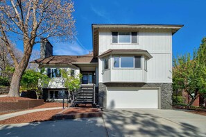 Exterior - The Lilypad - Upscale Mountain Escape w/Game Room (Lake Arrowhead)