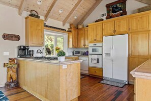 雪櫃、微波爐、焗爐、爐具