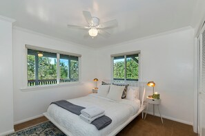 3 slaapkamers, een bureau, een strijkplank/strijkijzer, wifi