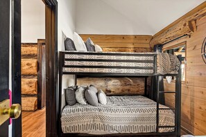 2 bedrooms, travel crib, WiFi, bed sheets