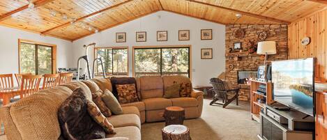 TV, fireplace, DVD player, stereo