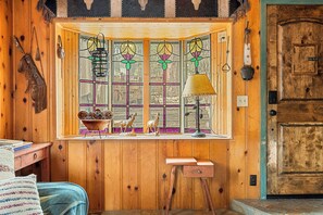 Interior - Buck Bear Cozy Cabin – A Perfect Couple’s Retreat! (Big Bear Lake)