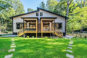 Exterior - Woodside Retreat A&B:Modern Home (Scottsville)