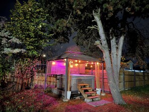 Property grounds - Cozy , spacious and comfortable house. Pet friendly! And close to everything!!! (Chilliwack)