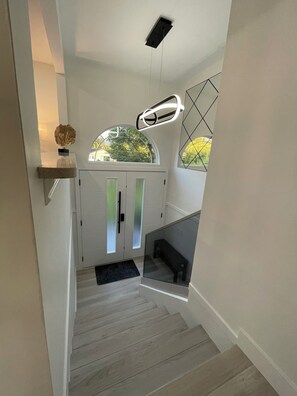 Interior - Cozy , spacious and comfortable house. Pet friendly! And close to everything!!! (Chilliwack)