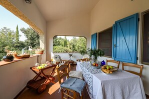 Outdoor dining