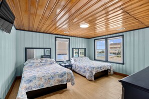 7 bedrooms, WiFi, bed sheets - Blue Heron, Student/Pet Friendly w/ on Ocean Blvd (North Myrtle Beach)