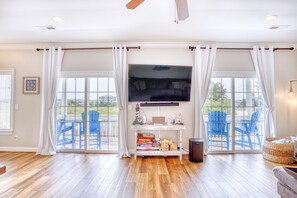 TV - Sunset at Sassy's (North Myrtle Beach)