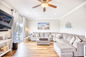 Living area - Waterfront 5 BR w/ pool & elevator Sleeps 18 (North Myrtle Beach)