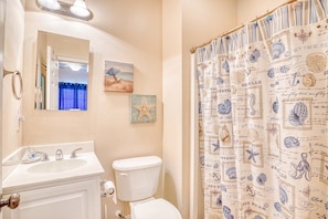 Bathroom - Waterfront 5 BR w/ pool & elevator Sleeps 18 (North Myrtle Beach)