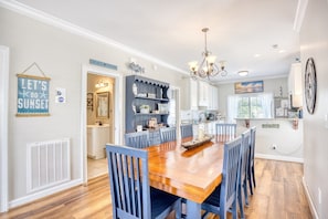 Dining - Waterfront 5 BR w/ pool & elevator Sleeps 18 (North Myrtle Beach)