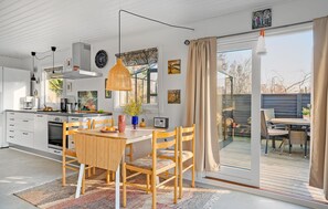 Réfrigérateur, four, lave-vaisselle, cafetière/bouilloire