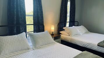 4 bedrooms, iron/ironing board, WiFi, bed sheets