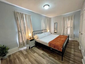 4 Schlafzimmer, Bügeleisen/Bügelbrett, WLAN, Bettwäsche
