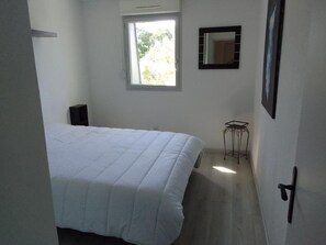 2 soverom, strykejern/-brett, reiseseng for barn og wi-fi (inkludert)