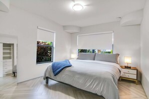 2 bedrooms, iron/ironing board, travel cot, WiFi