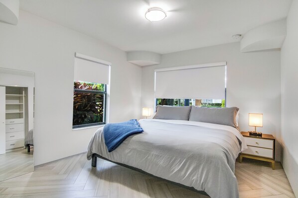 2 habitaciones, tabla de planchar con plancha, cuna de viaje y wifi 