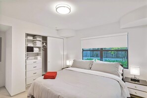 2 bedrooms, iron/ironing board, travel cot, WiFi - Let your Delray Beach Getaway Begin Here! (Delray Beach)