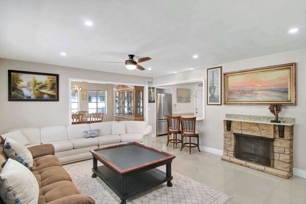 TV, fireplace, offices - Beach-Anchor Palms | Your Next W. Palm Beach Stay! (West Palm Beach)
