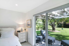 2 bedrooms, iron/ironing board, travel cot, WiFi - La Casa Blanca | Minutes from the Beach! (Delray Beach)