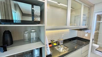 Departamento Deluxe, balcón, vista al mar | Cocina privada