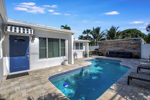 Pool - Modern and Updated Delray Beach Escape Sleeps 10! (Delray Beach)