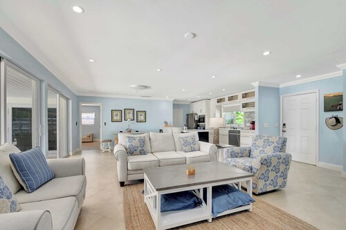 Dolphin Villa – Private Pool!