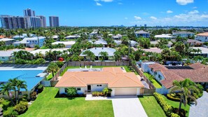 Exterior - Dolphin Villa – Private Pool! (West Palm Beach)