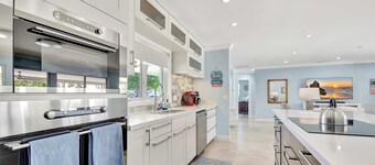 Dolphin Villa – Private Pool!