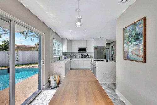 Sunshine Villa – w/ Private Pool